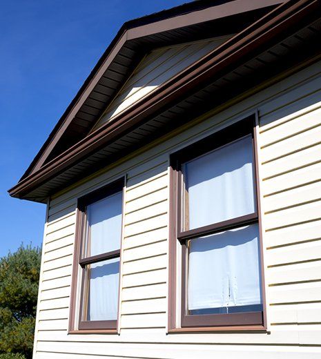 House with Vinyl Siding — Louisville, KY  — Quality Exteriors Group, LLC House with Vinyl Siding — Louisville, KY  — Quality Exteriors Group, LLC