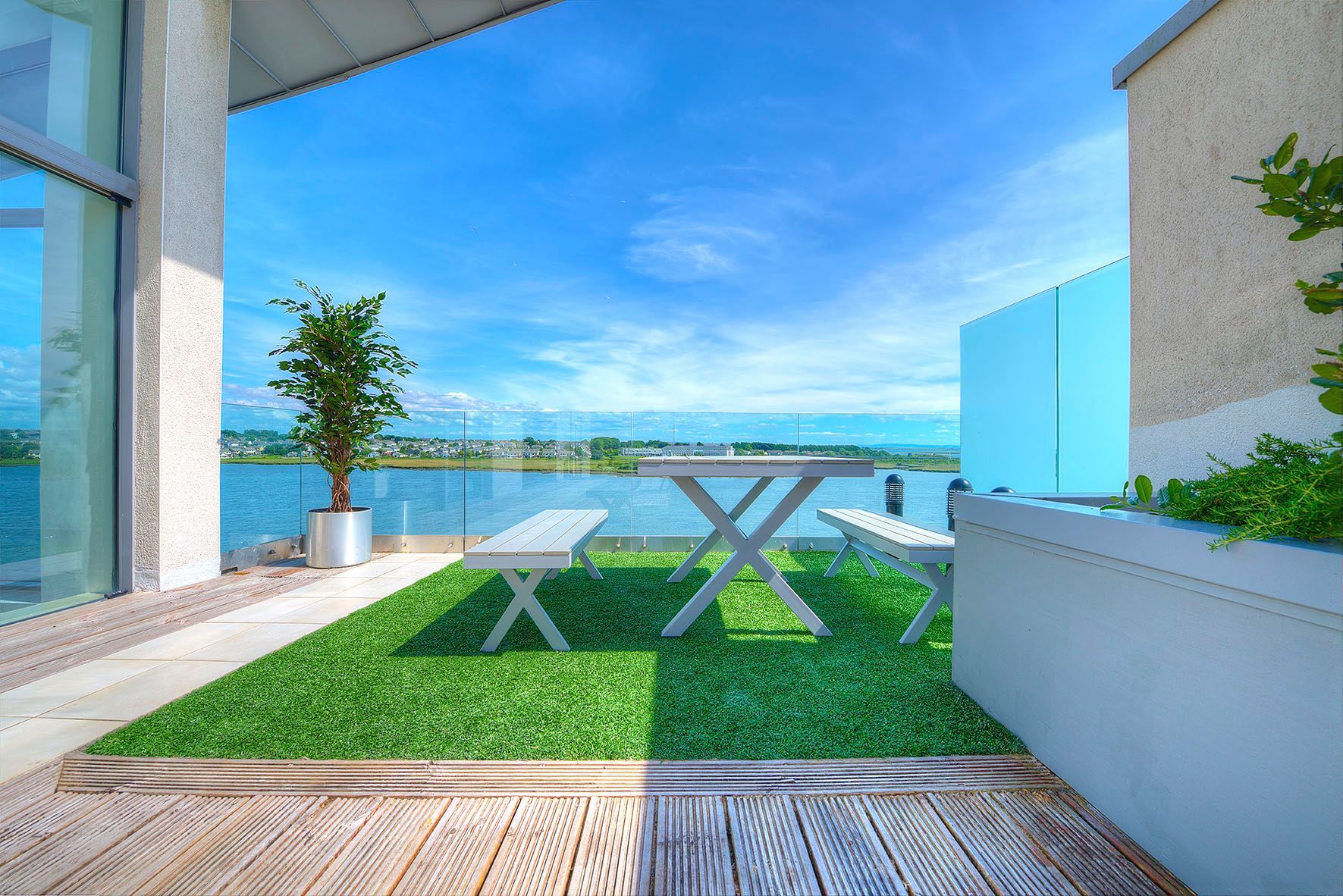 Tur An Tsaile Apartments Living Room with Lakeview