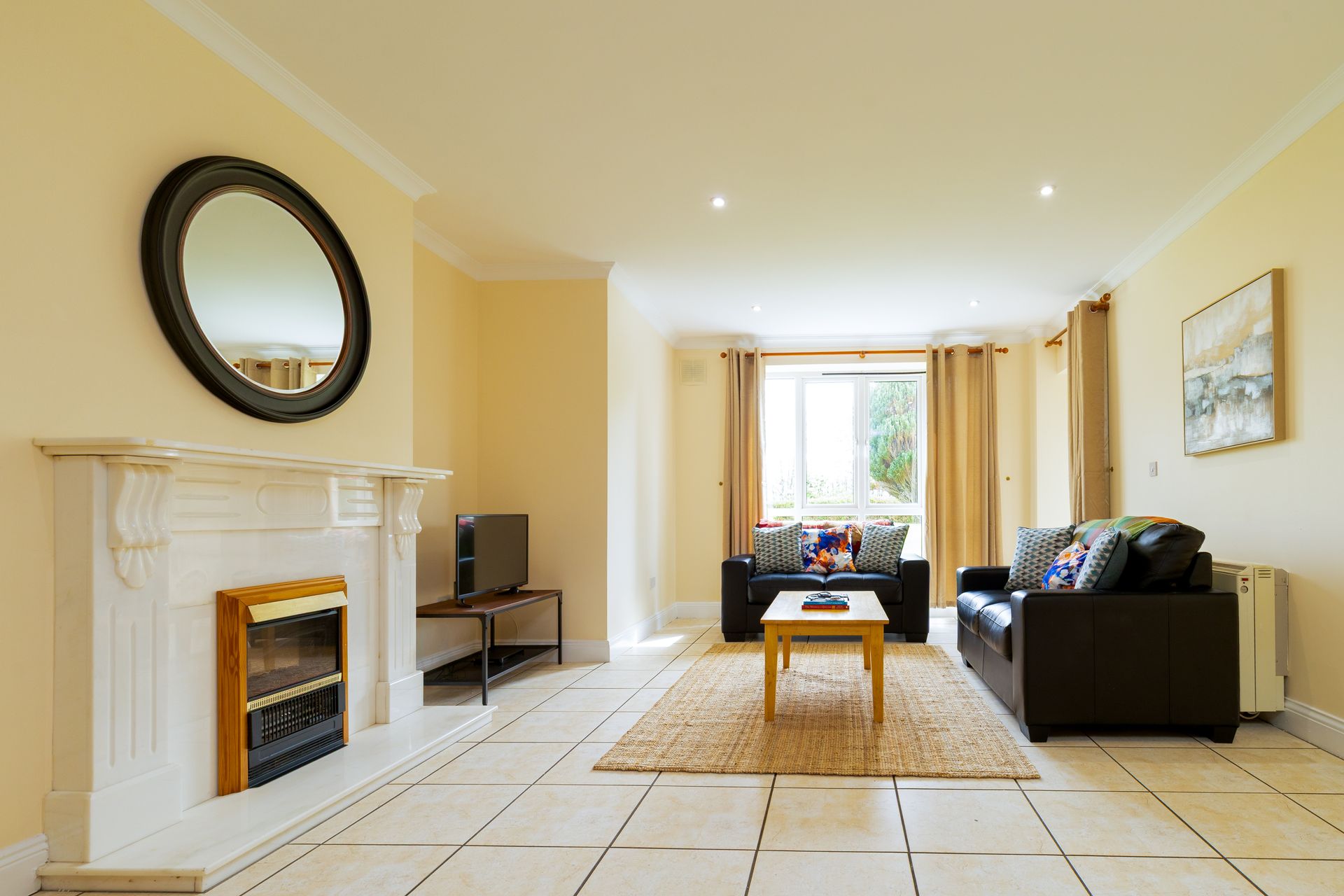 Gort Na Coiribe Apartment with Spacious Living Room 