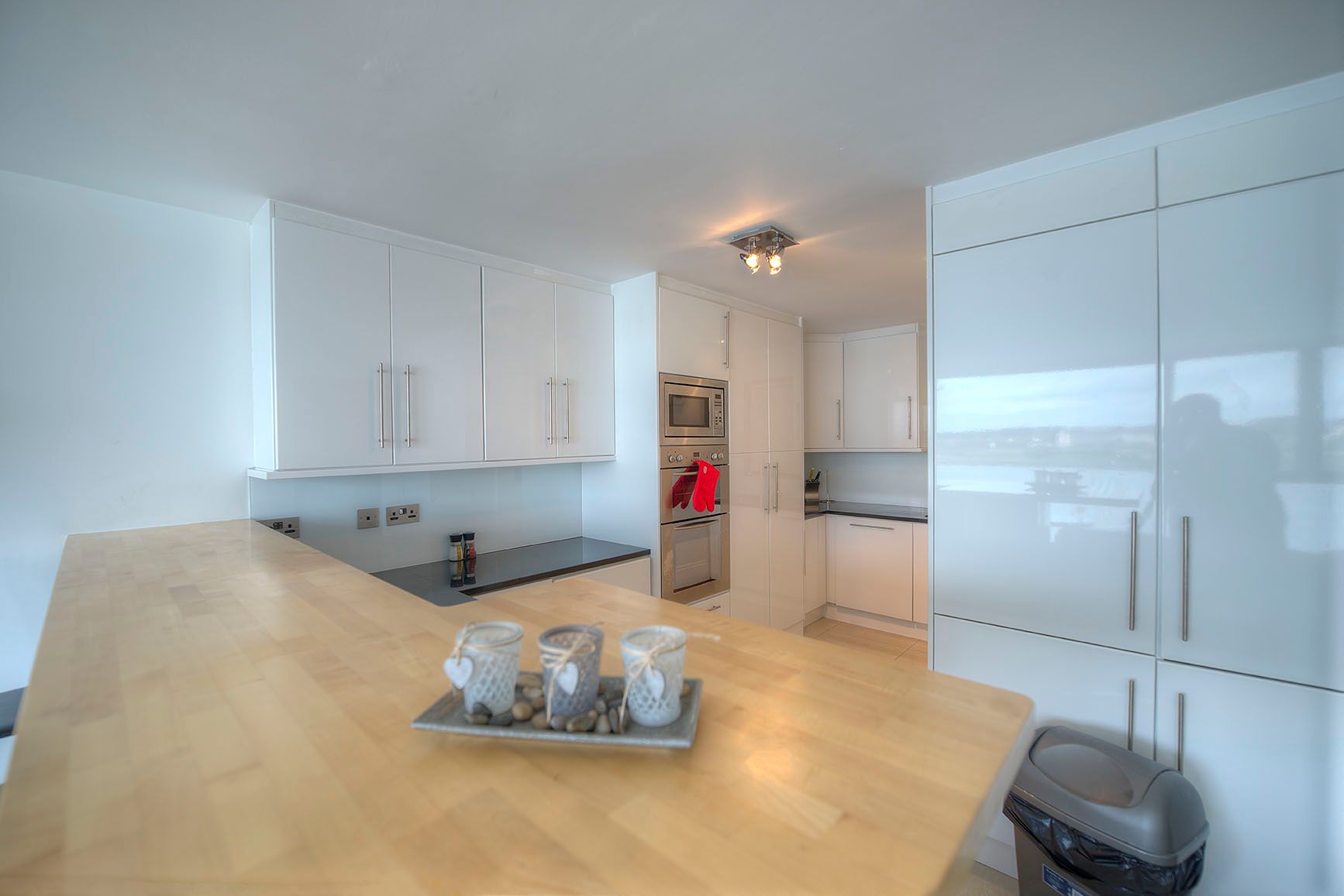 Tur An Tsaile Apartments Living Room with Lake View