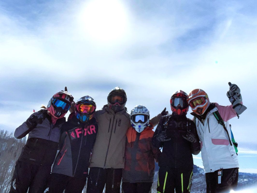 A group of people are posing for a picture in the snow.