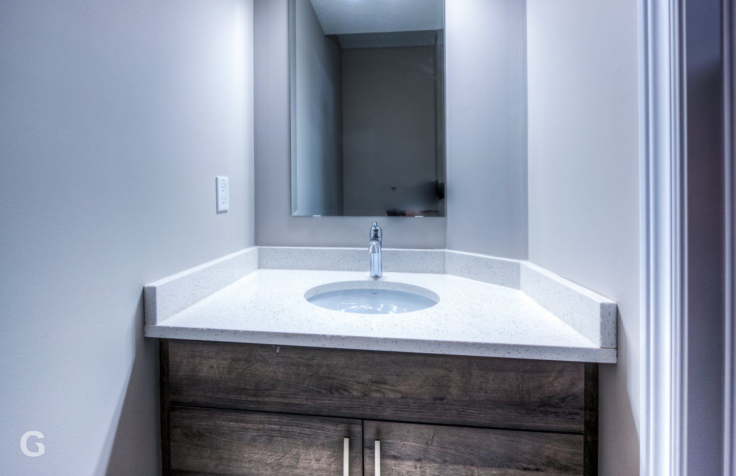A bathroom with a sink and a mirror.