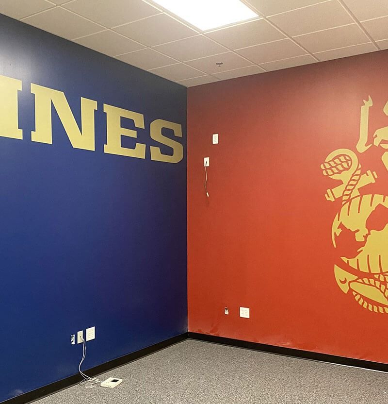 Room with blue and red walls. Gold 