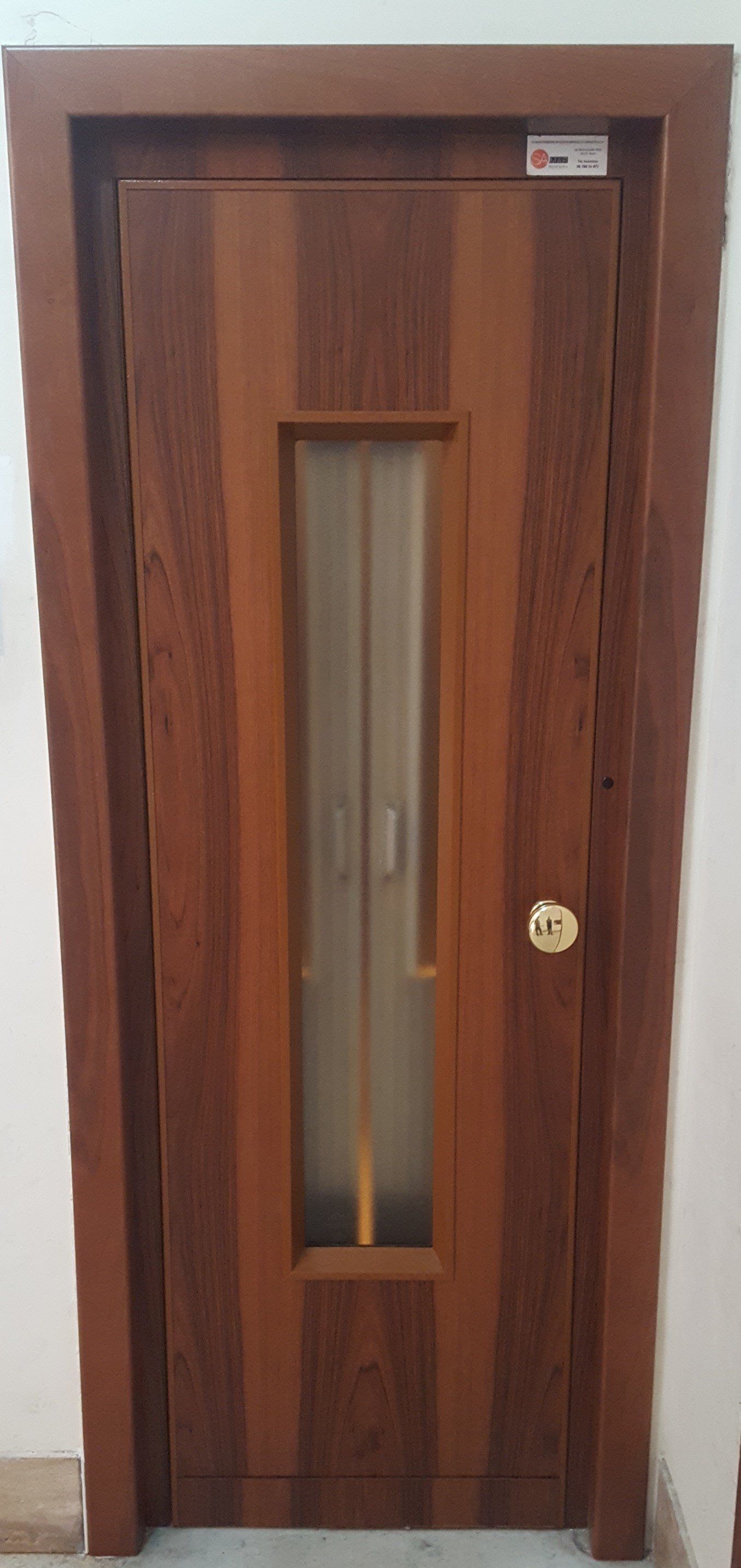 porta per ascensore in legno scuro