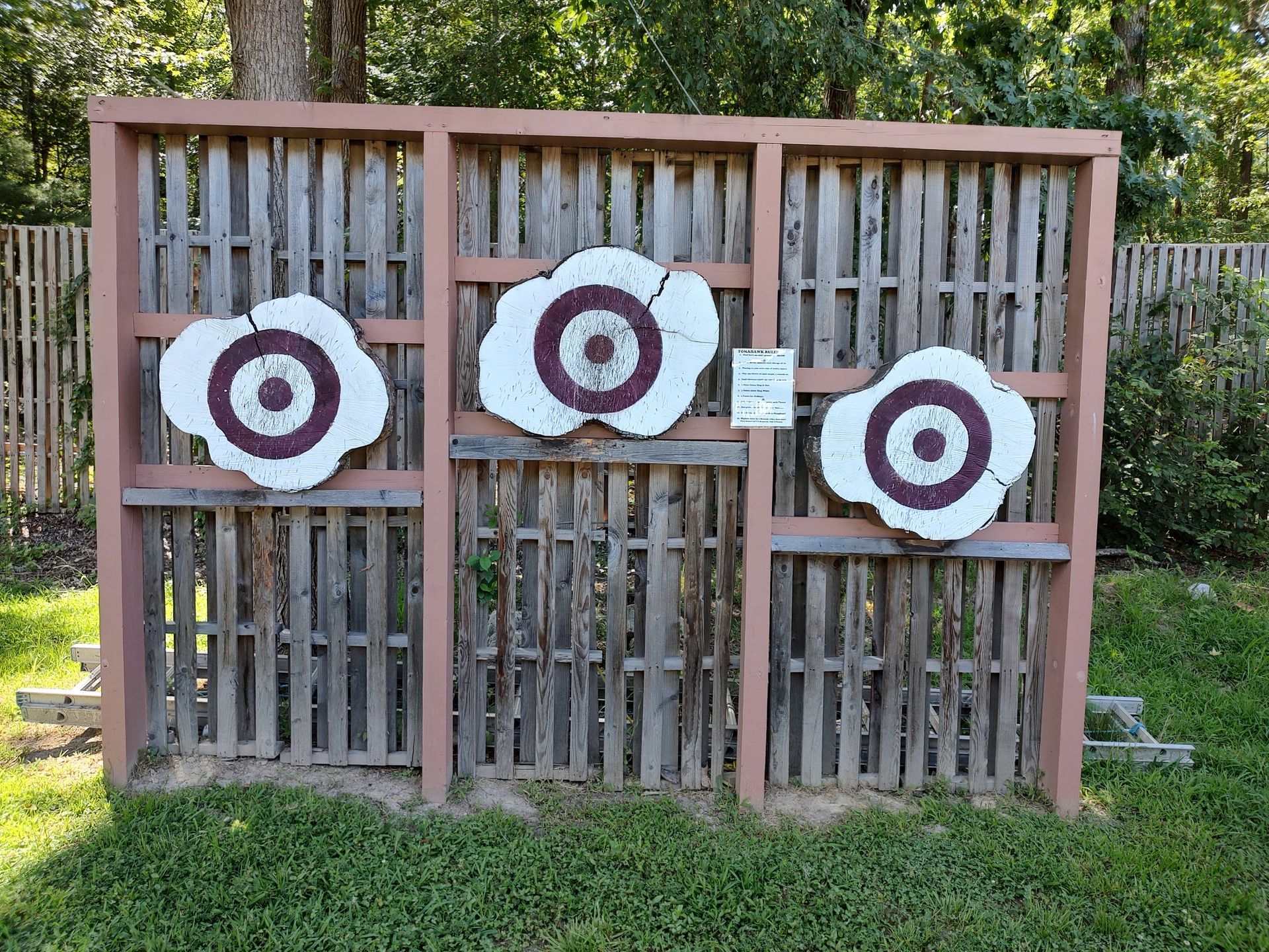 Tomahawk throwing station