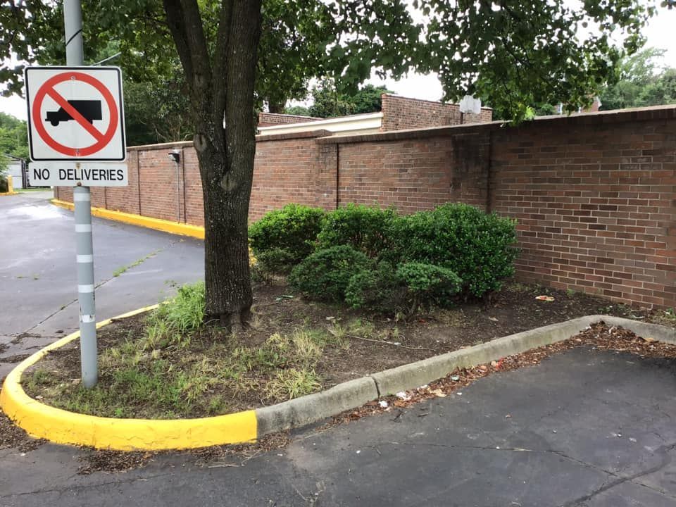 A parking lot with a sign that says no delivery