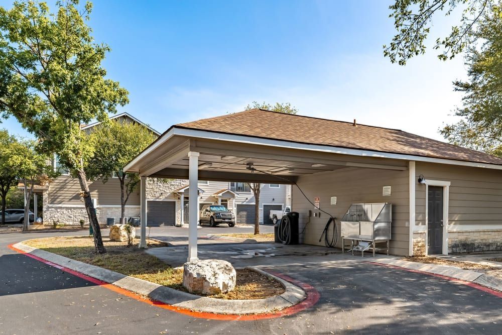 Pet grooming station at Marquis Bandera in San Antonio, TX.