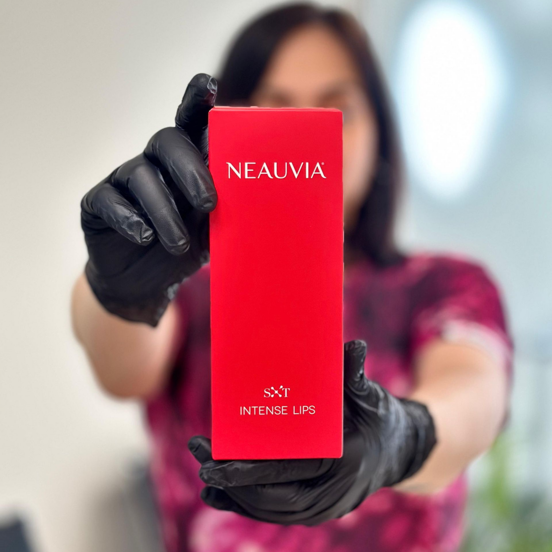 Aumento de Labios con Acido Hialurónico, caja con producto de Neauvia Intense Lips