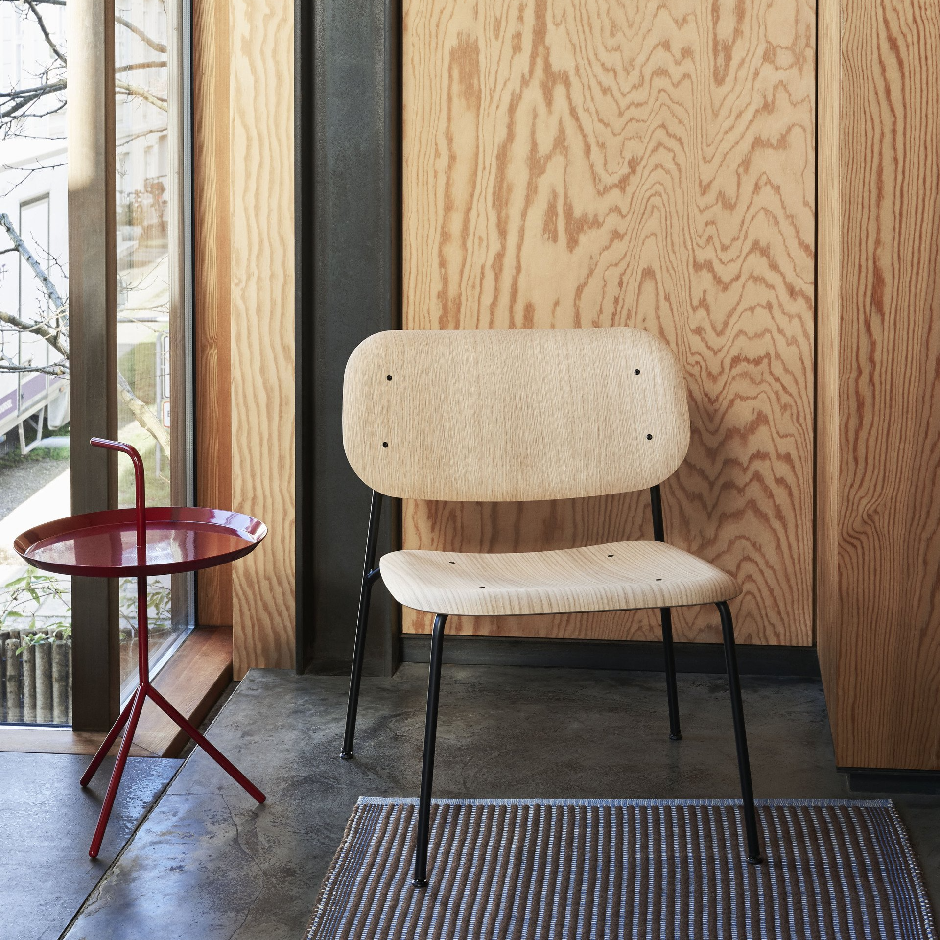 Soft edge lounge chair