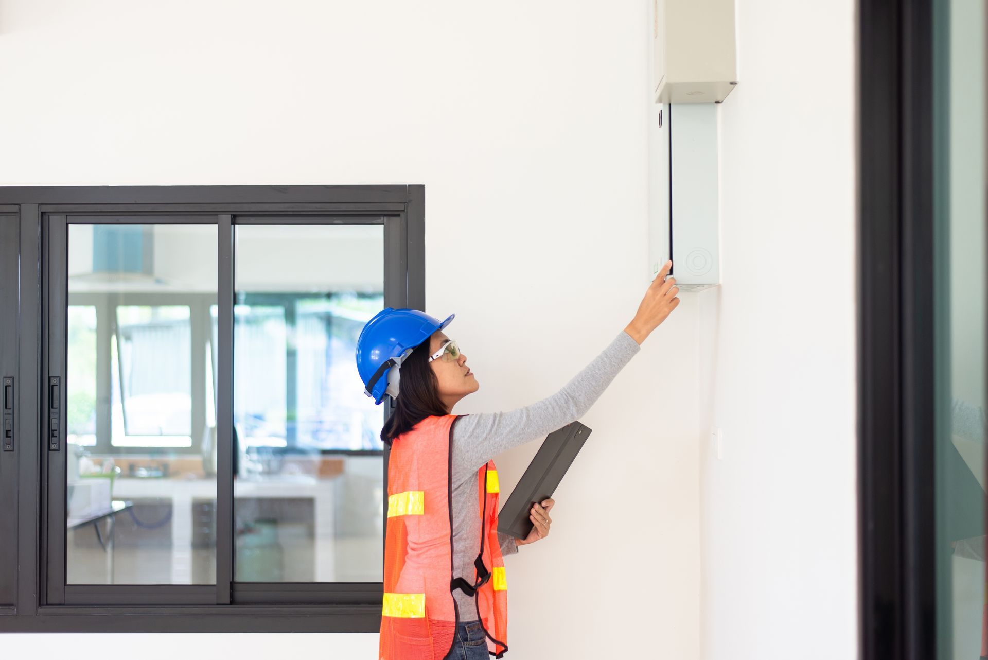 A home inspector check fuse box