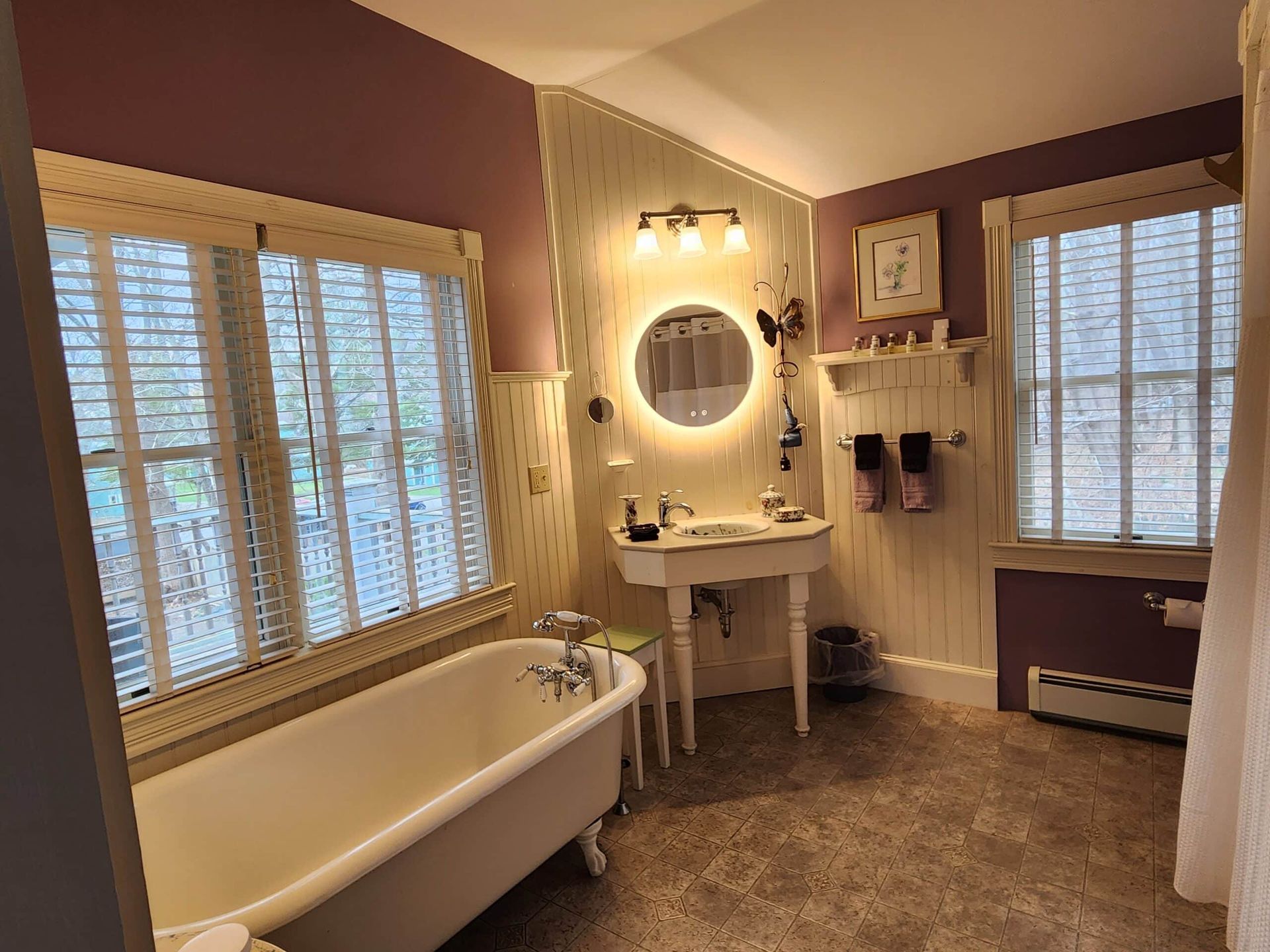 A bathroom with a tub , sink and mirror