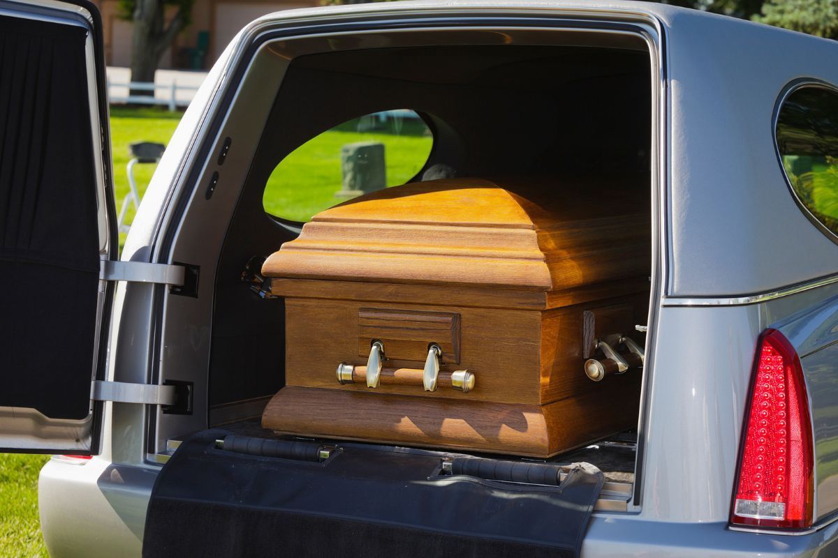 Choosing between a funeral and a memorial service
