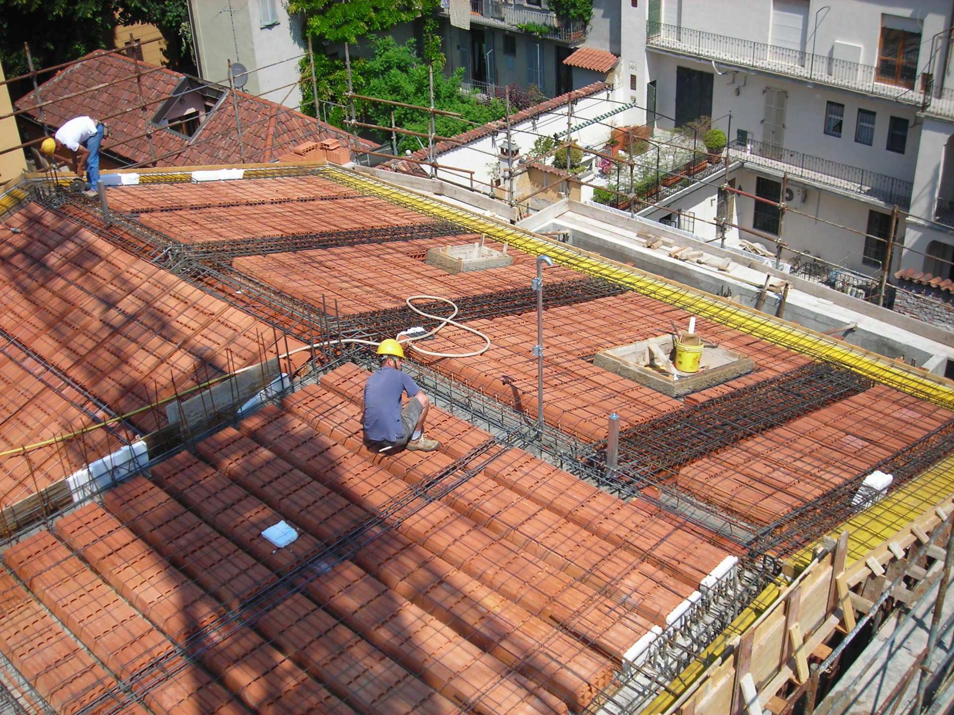 Brick roofing slab