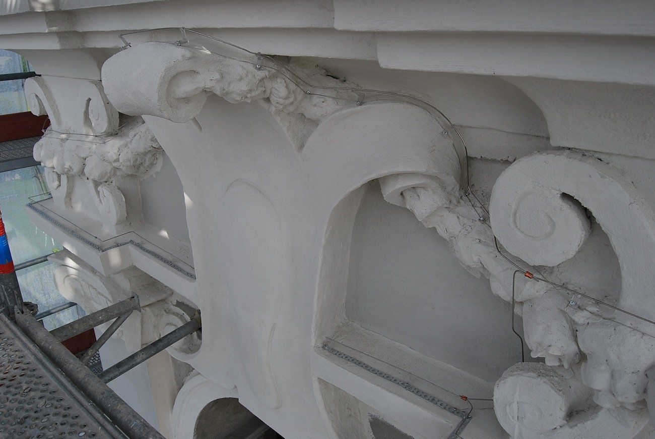 particular frieze in restored cement