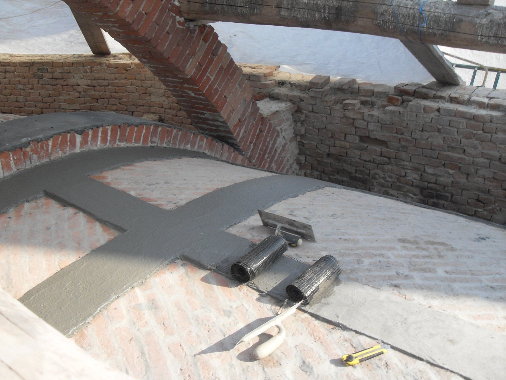 apse vault: laying of the first and second layer of PBO fibers with the FRCM system