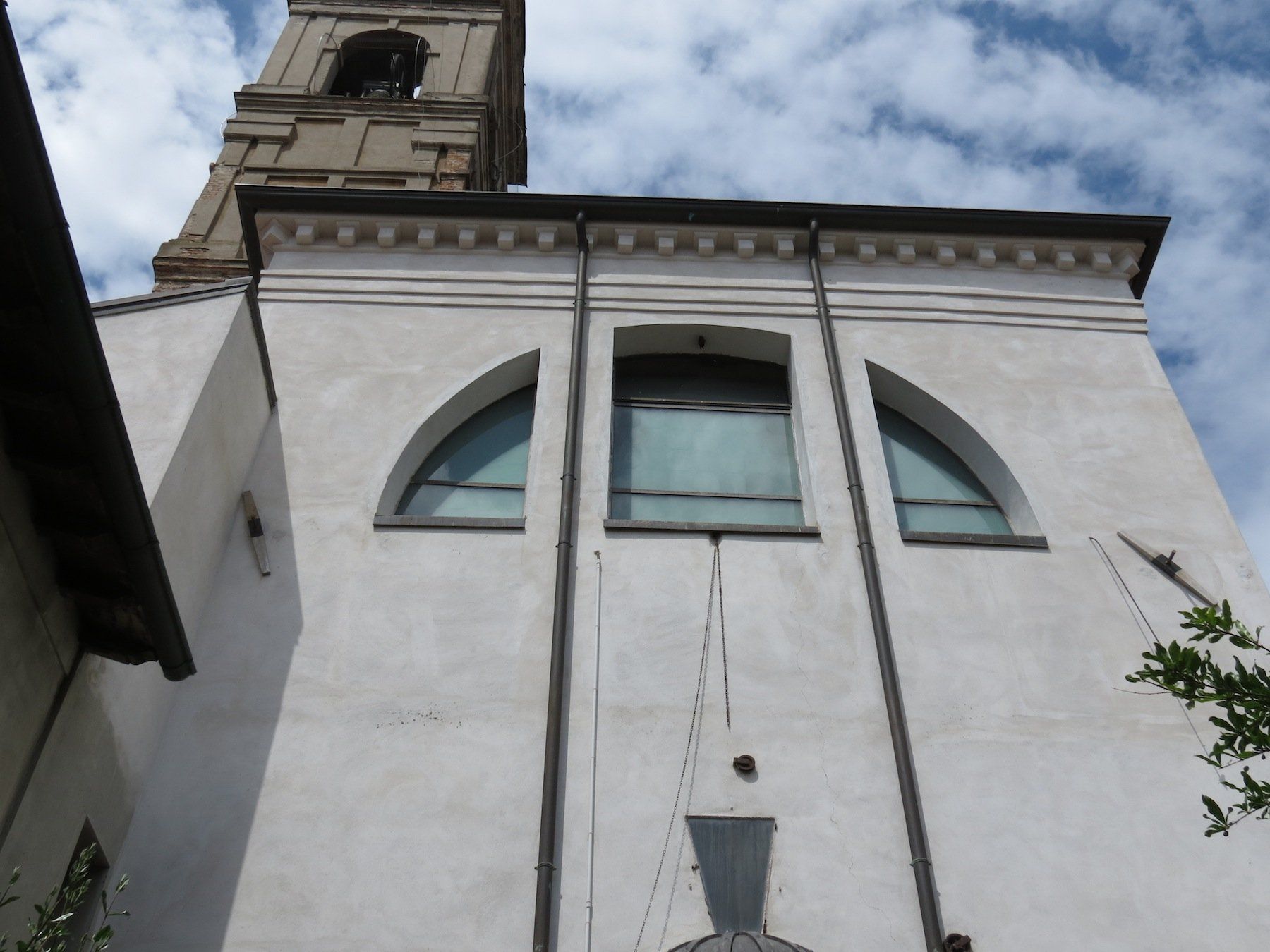 pole key with a south façade