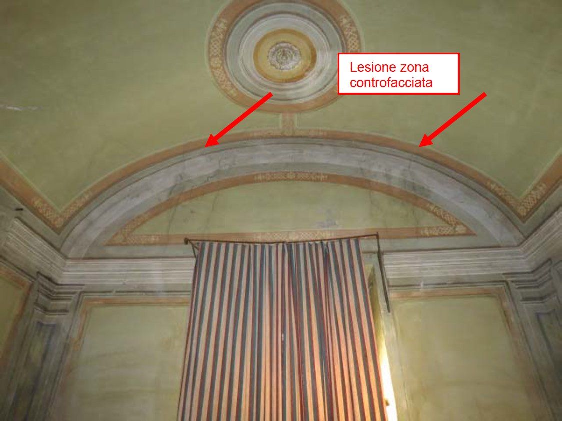 Damage on the counter-façade