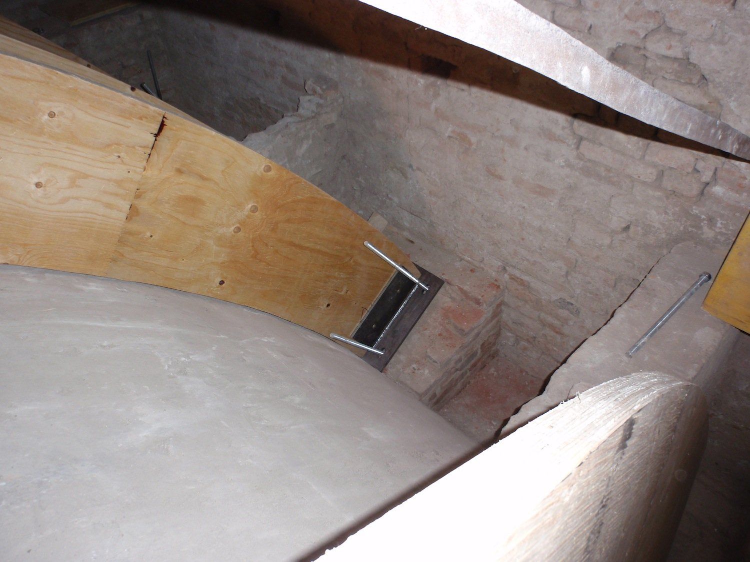 particular plate to anchor the caisson beams to the masonry