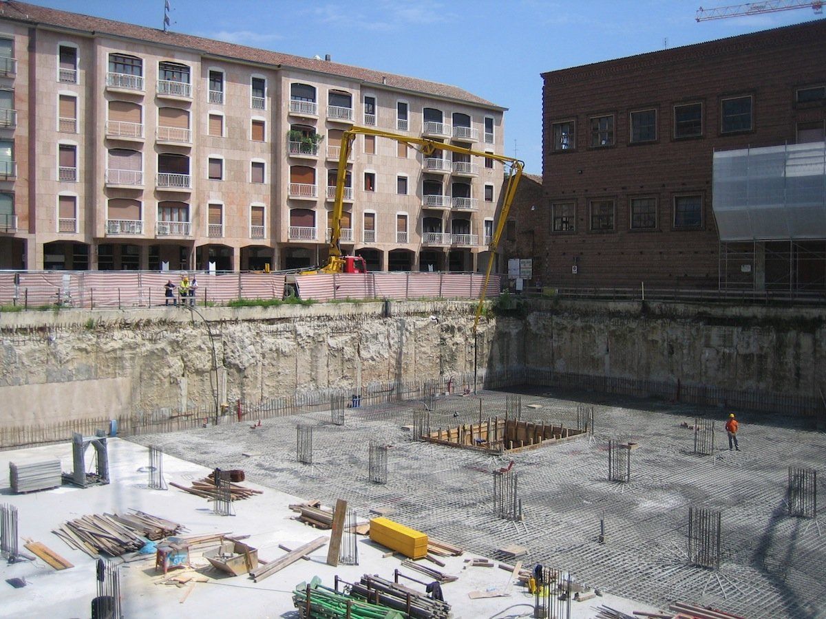 Foundation slab with first lot casting
