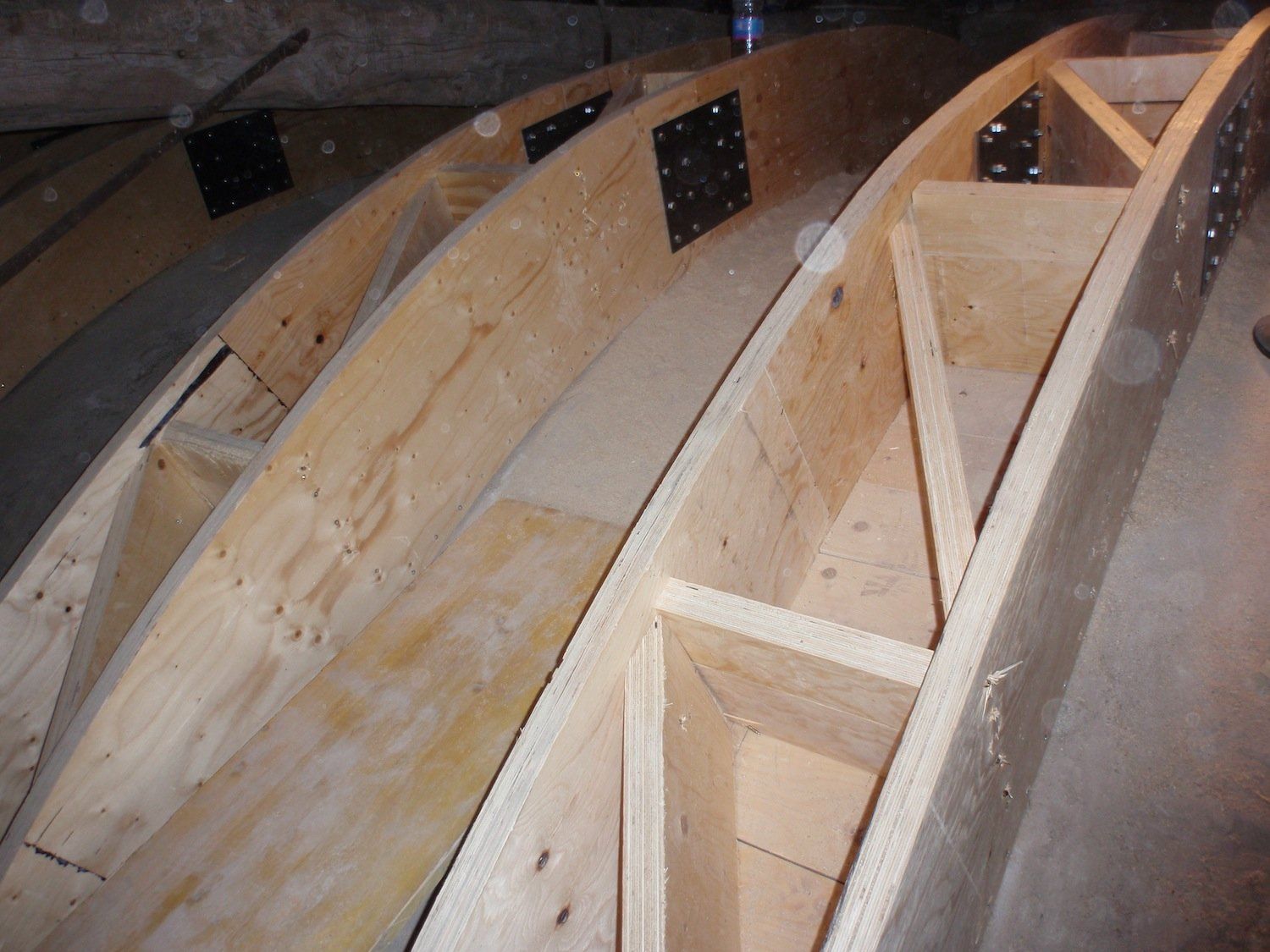 particular box beam with internal diagonal stiffeners