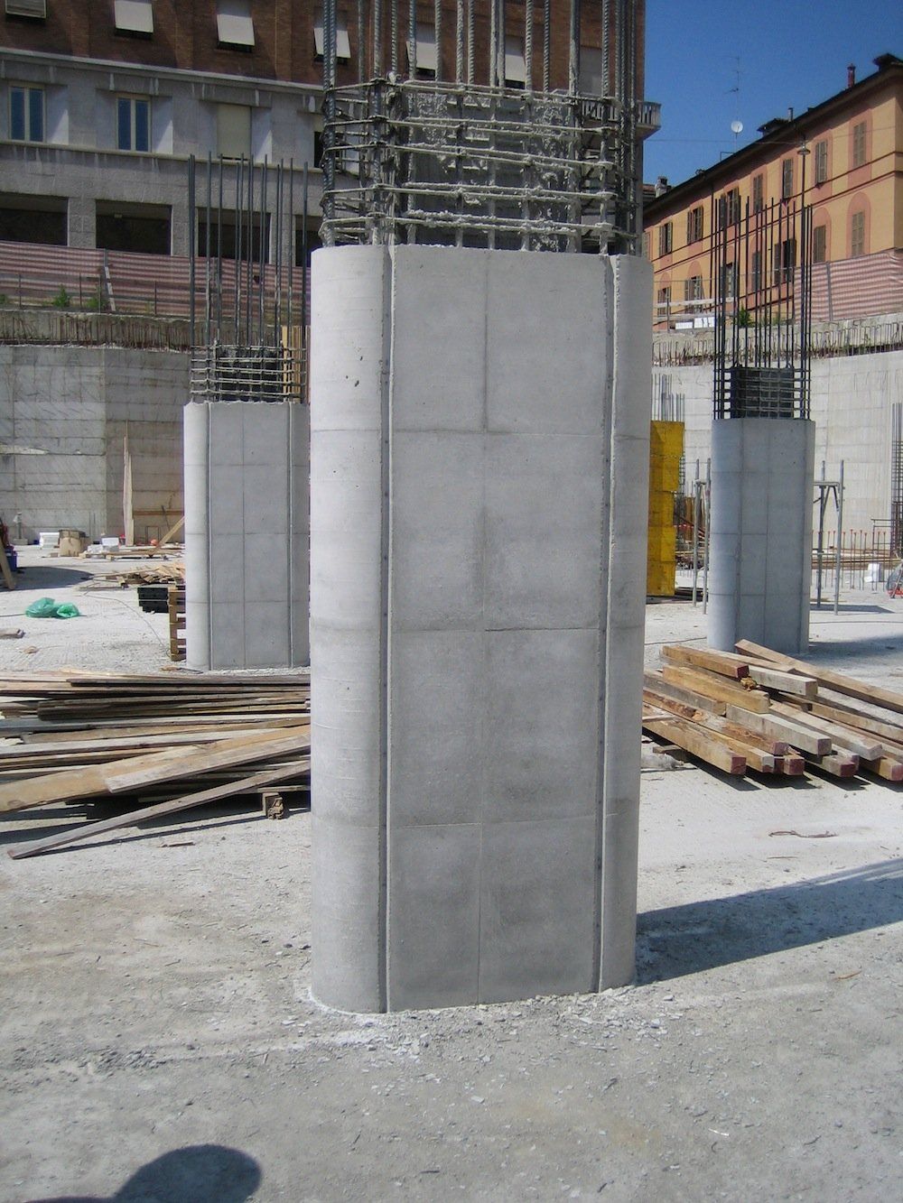 Particular pillar with IPE 600 profile inserted