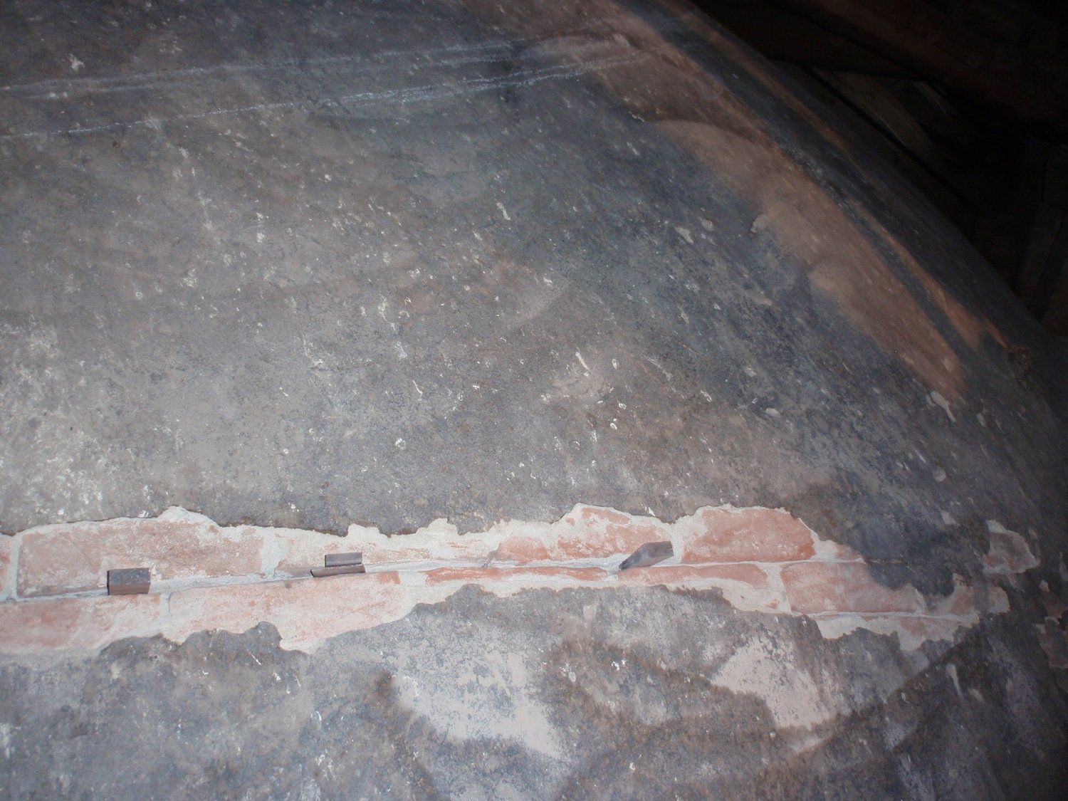 consolidation of the dome with lime injections and insertion of contrasting chocks of chestnut wood