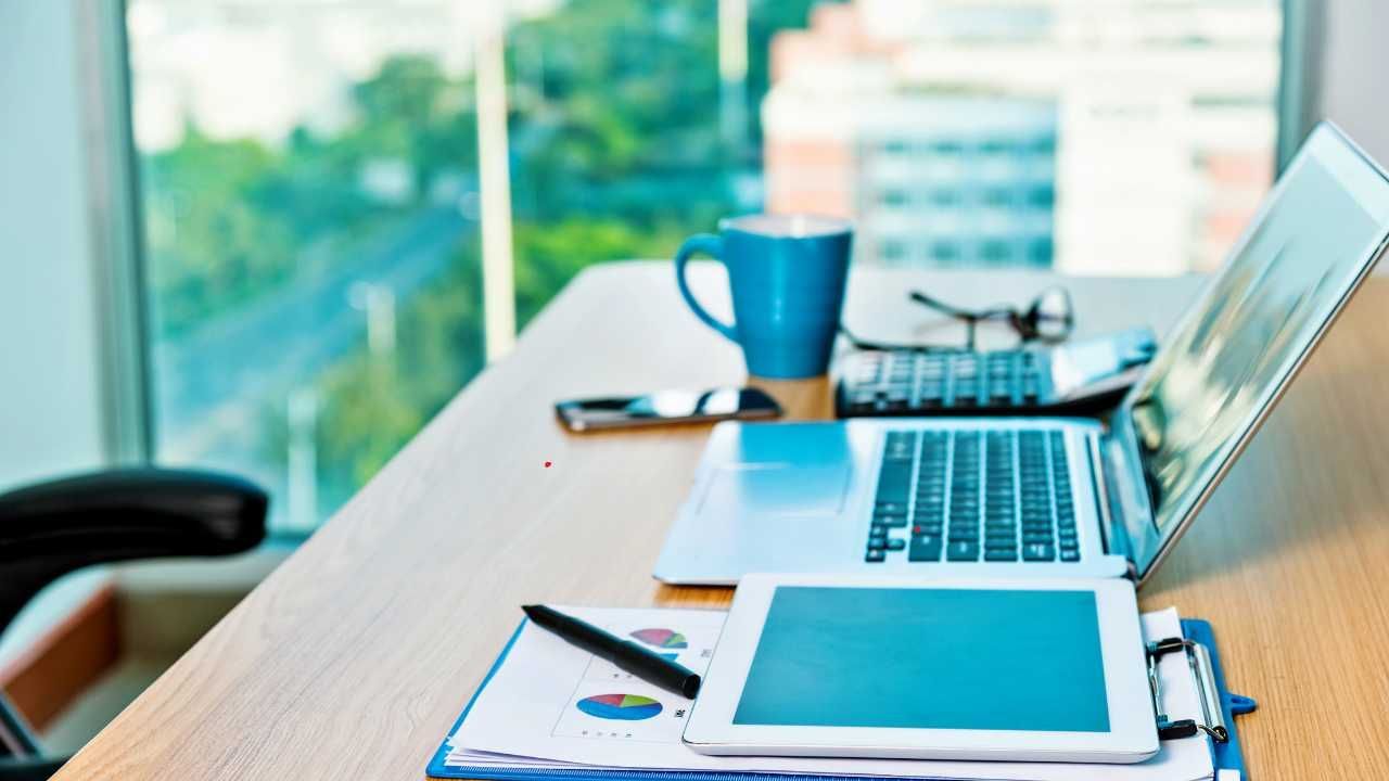 Clutter-free desk