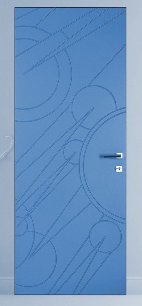 porta interna blu con decorazioni