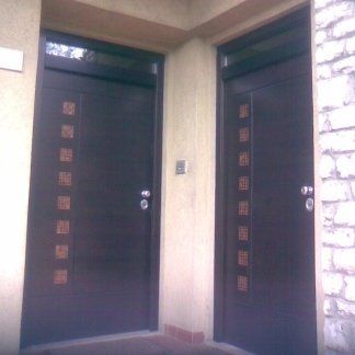 coppia di portoni blindati