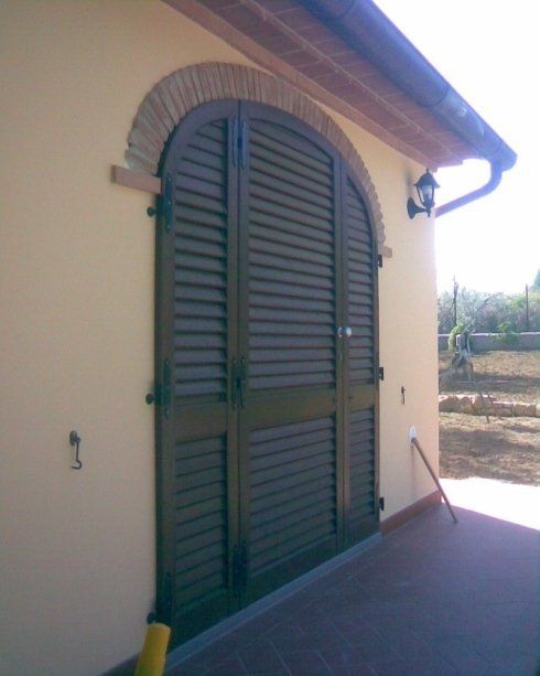 serramenti in alluminio per portale ad arco