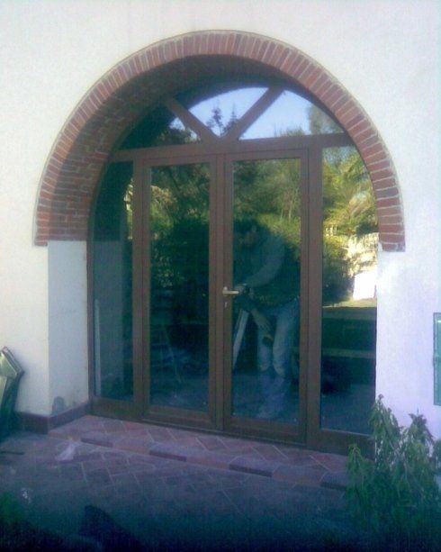 serramenti in alluminio per porta ad arco