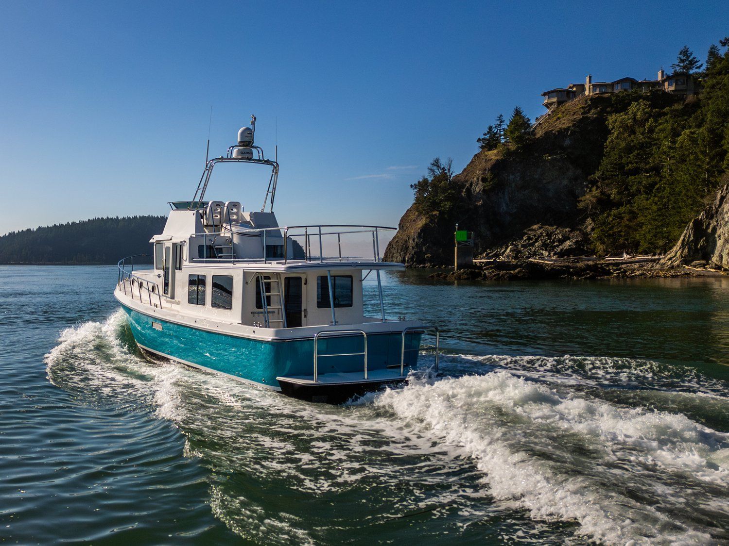 Roof Top Radar Arch by Tanner Manufacturing on an American Tug boat