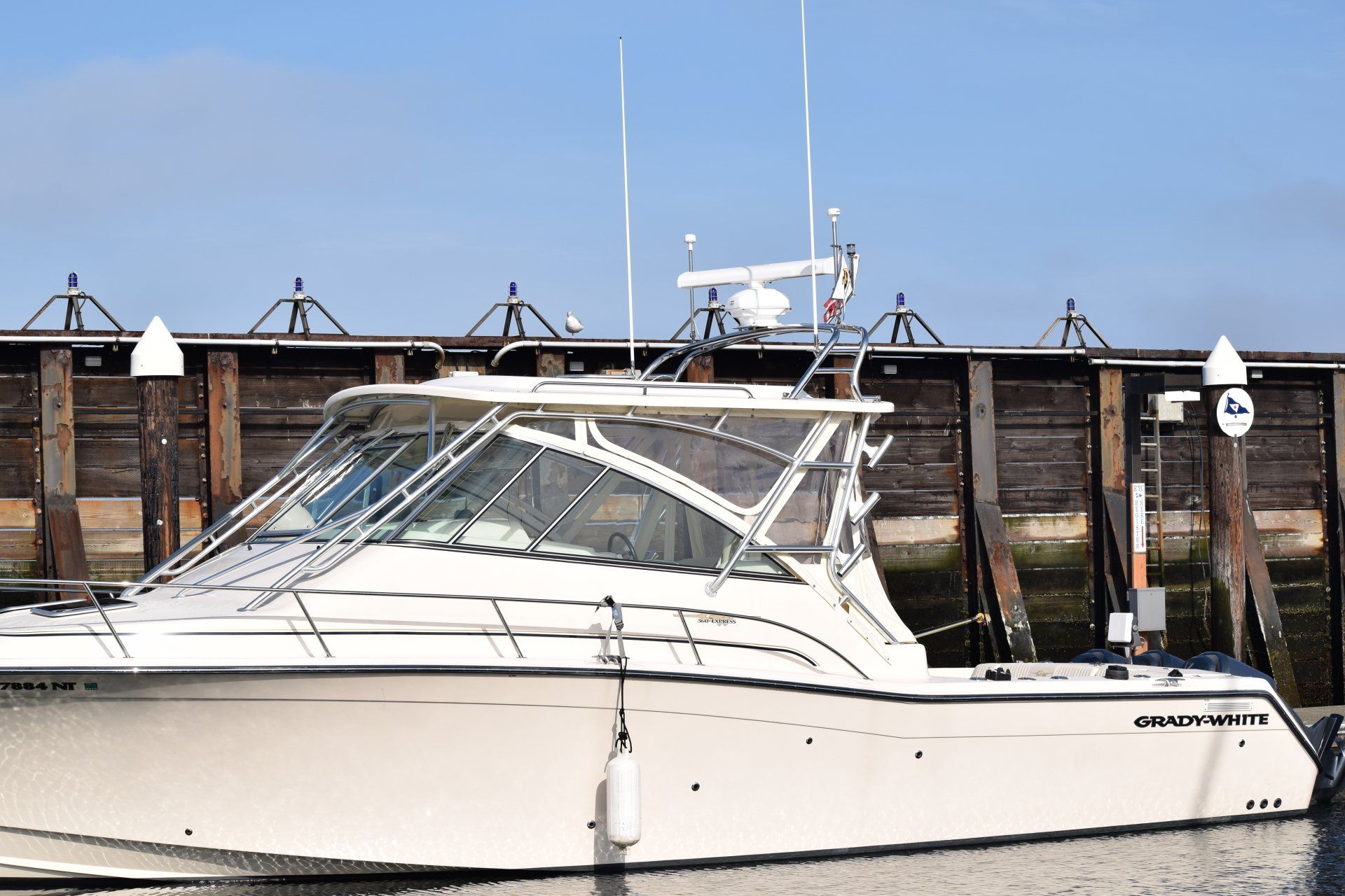 Roof Top Radar Arch by Tanner Manufacturing on a Grady White boat