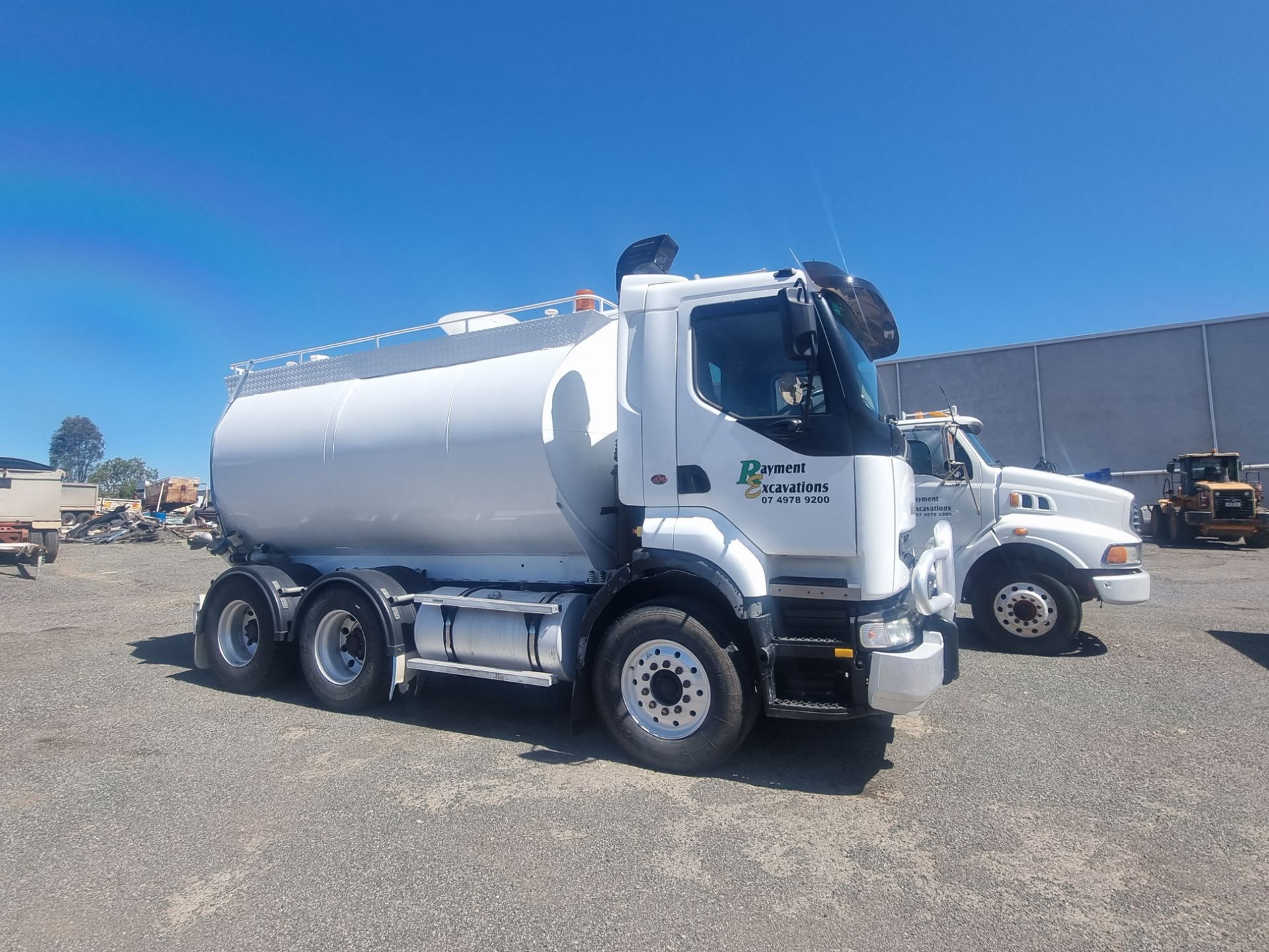 White Truck - Water cartage Gladstone & Central QLD