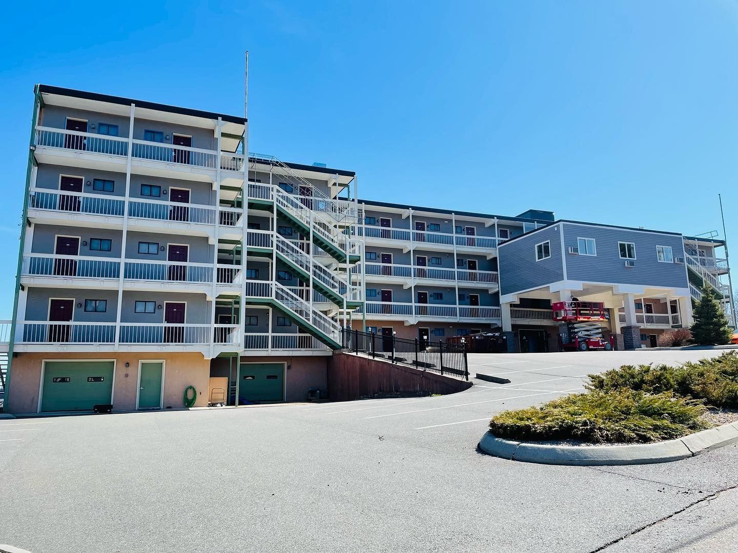 A large apartment building with stairs leading up to it