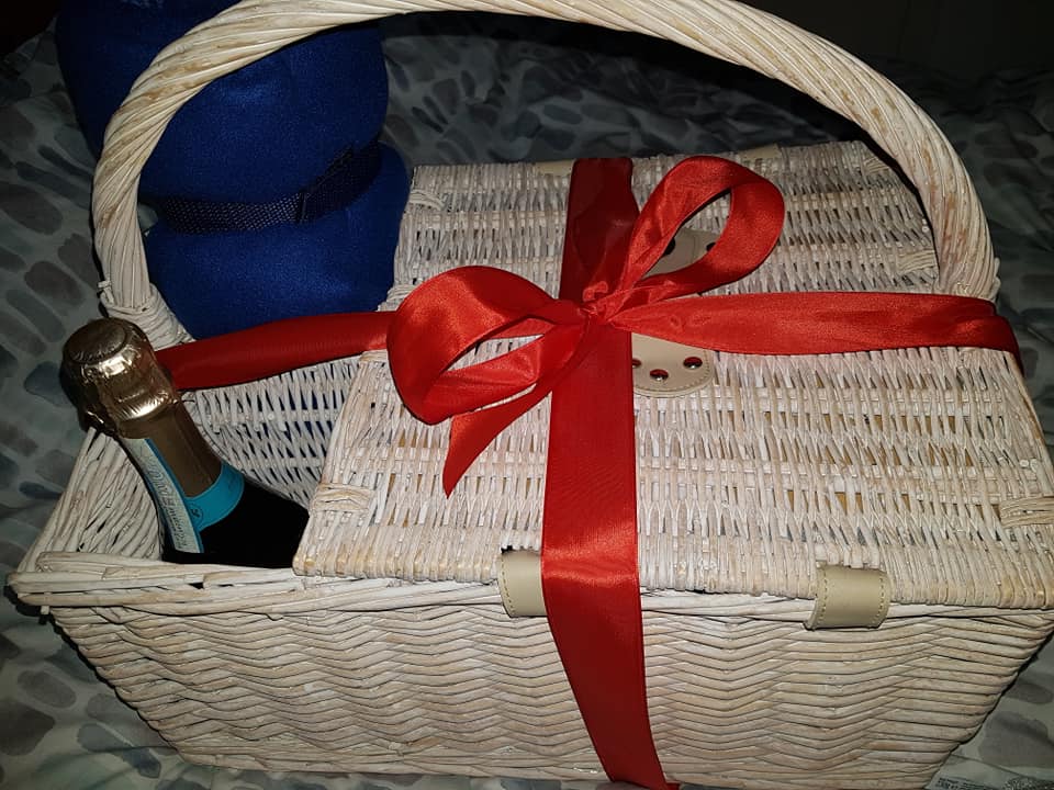 picnic hamper luton