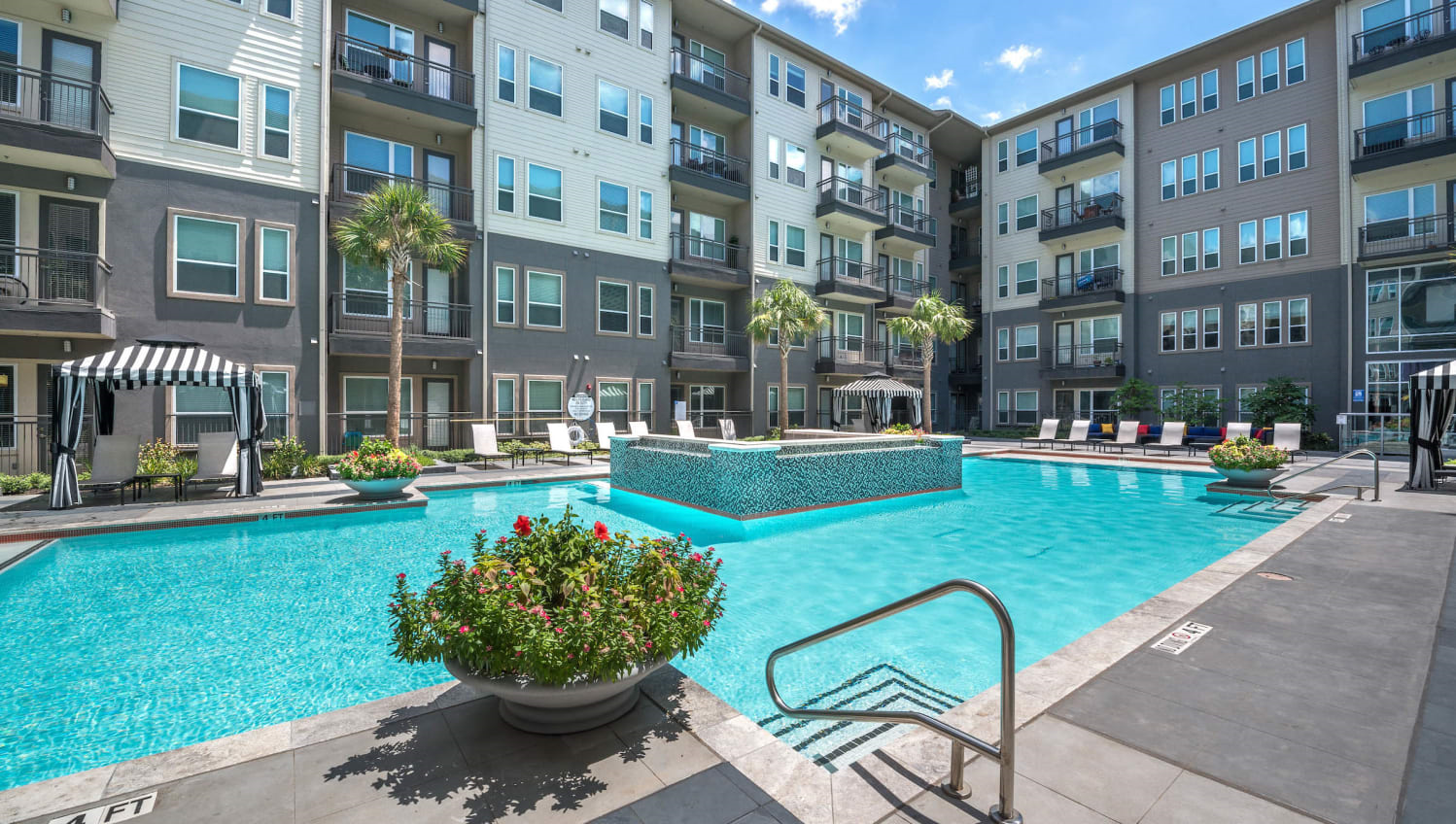 Macallan on Ross community exterior image - Dallas, TX