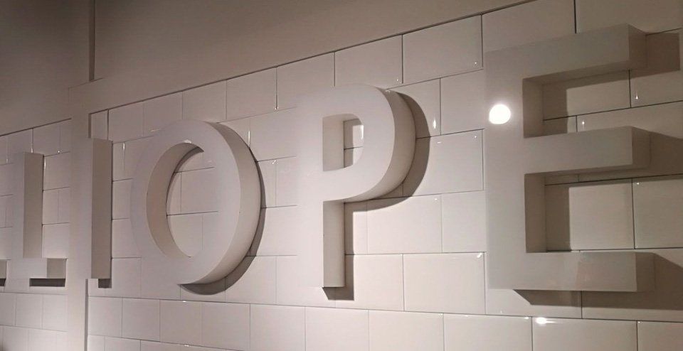 insegna esterna con luci per la notte