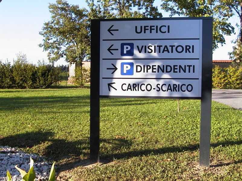 cartelli indicativi di direzione