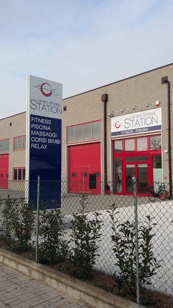 insegna esterno centro commerciale