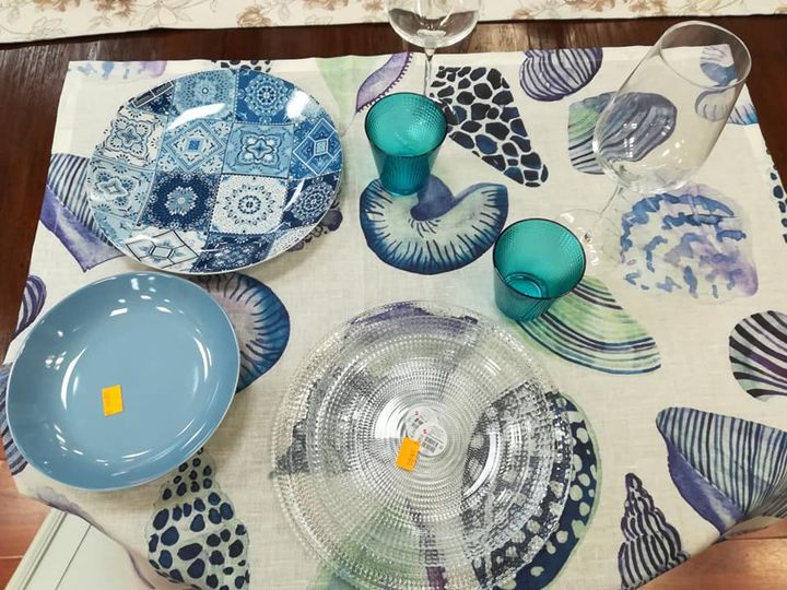 piatti in ceramica blu