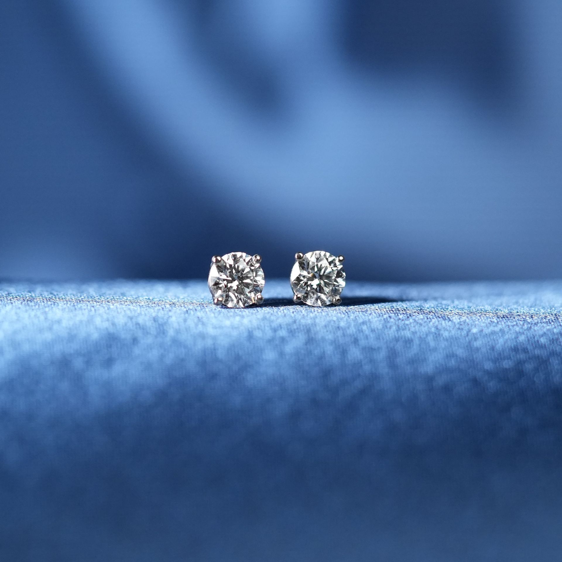 Lab Diamond Stud Earrings in White Gold with screw-on back in sizes 0.5 tcw to 2 tcw