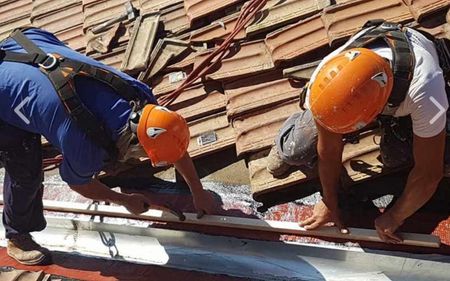 eliminar goteras en un tejado de tejas en una comunidad de vecinos en Terrassa