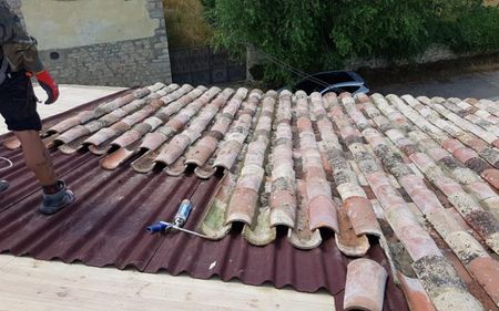 impermeabilizar tejado con onduline bajo teja y reutilizacion de tejas antiguas en Tarrassa