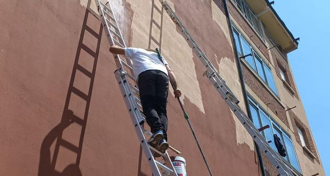 pintar fachada con pintura impermeabilizante en comunidad de propietarios en Tarrassa