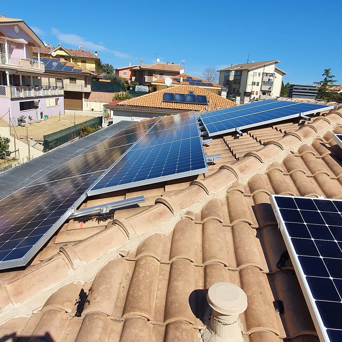 montaggio pannelli solari