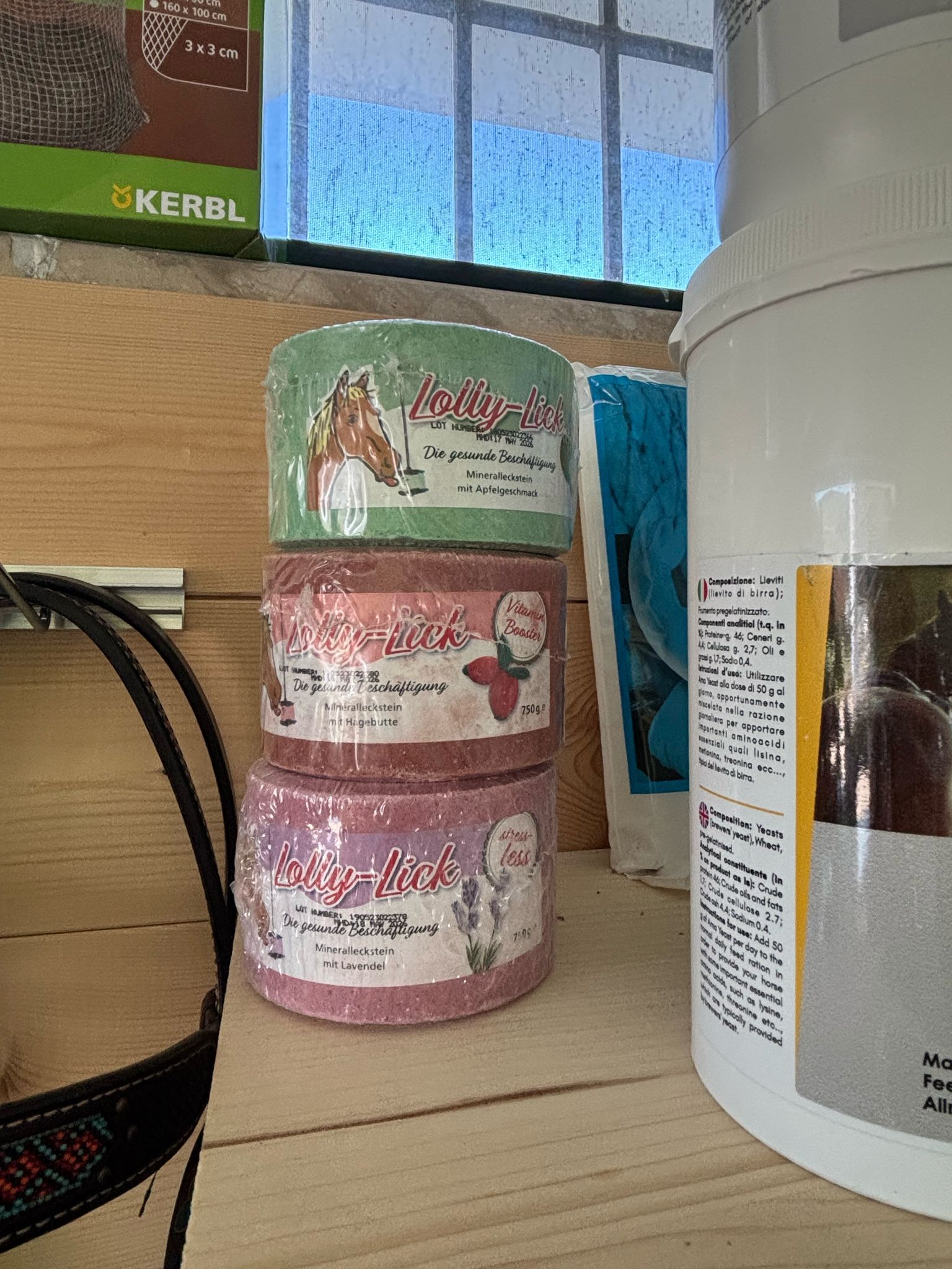 accessori e alimenti per cavallo