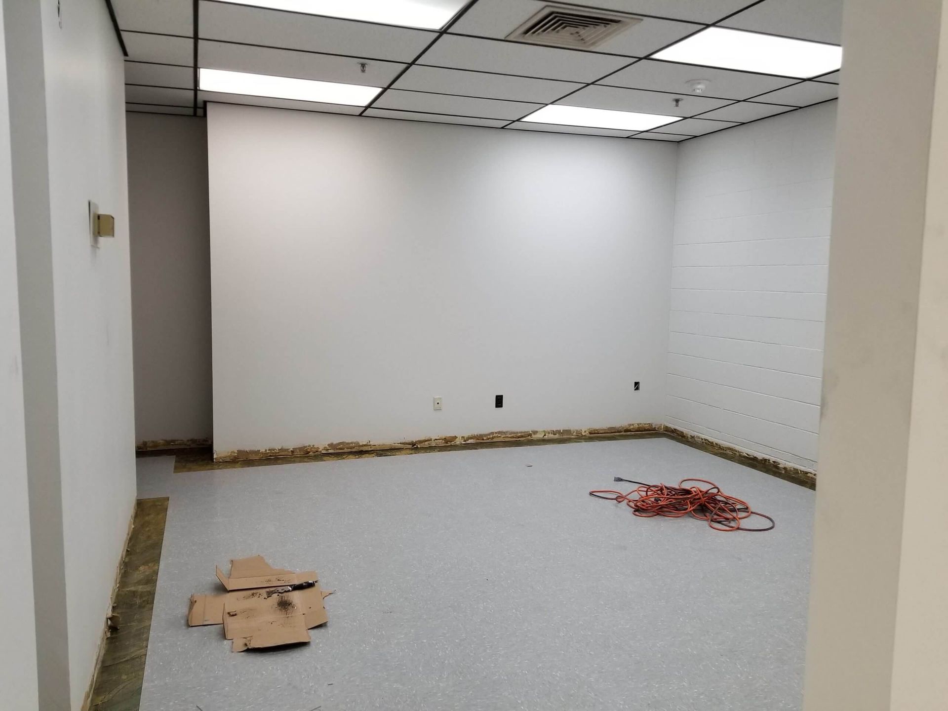 An empty room with a cardboard box on the floor