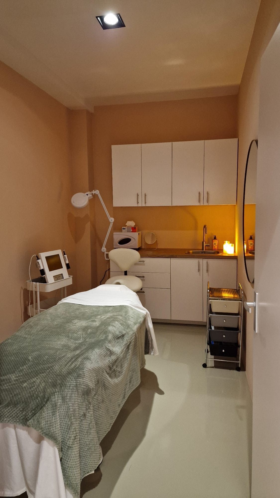 Aesthetic Center treatment room 1