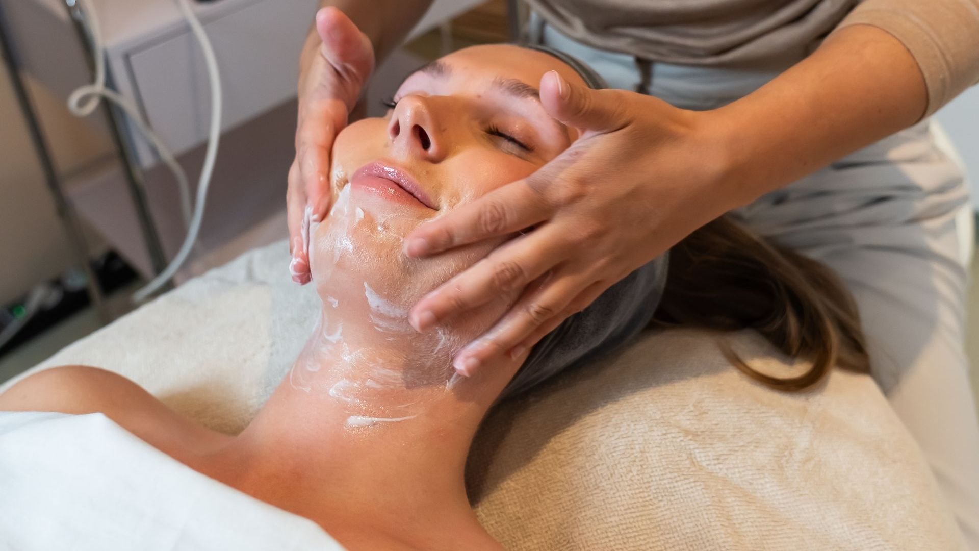 Velvet skin luxury facial for ultimate pampering in amsterdam
